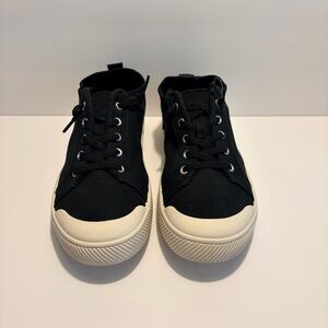 PRICE DROP Torrid Black and White Ribbed Cuff
Sneakers